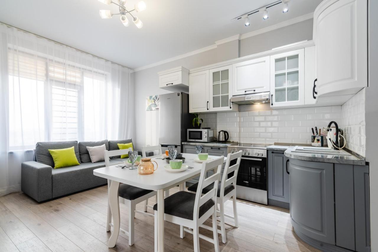 уютные на варламова, 4 этаж Apartment *
