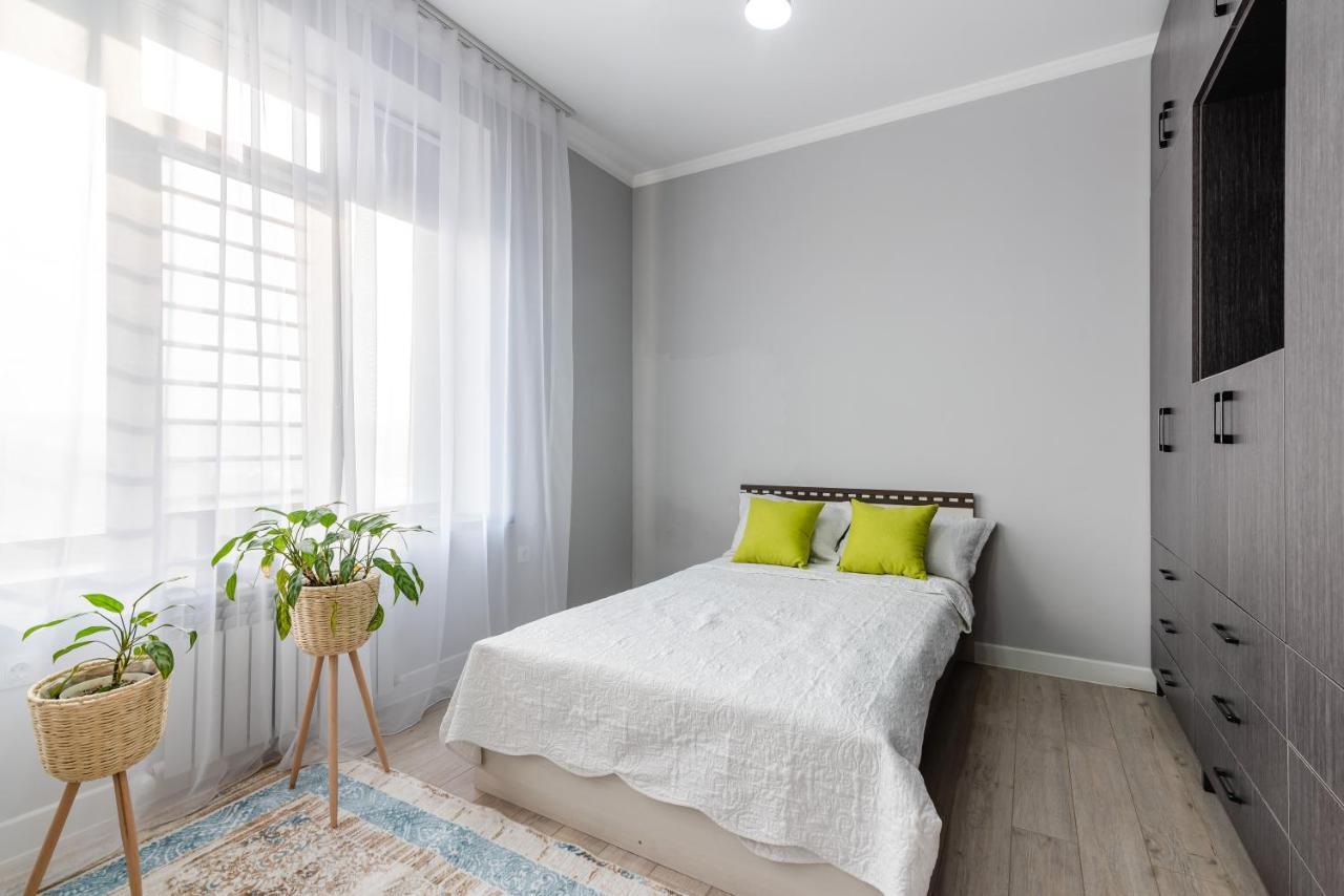 уютные на варламова, 4 этаж Apartment Almaty